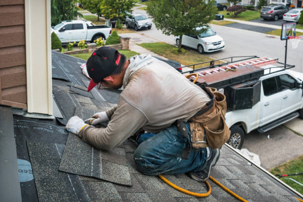 Professional Roofing technician working in Hillsboro, IL